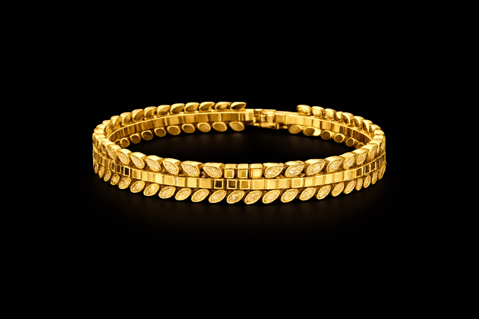 Luxurious Stainless Steel Anti Tarnish Signature Gold Leaf Designer Bracelet