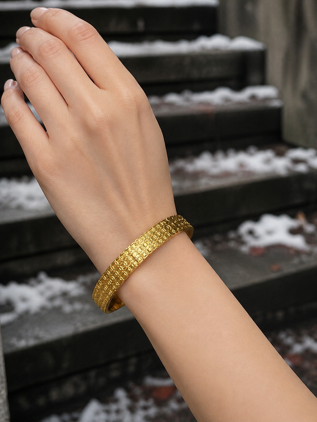 Royal Texture Anti Tarnish Stainless Steel Gold Bangle Bracelet
