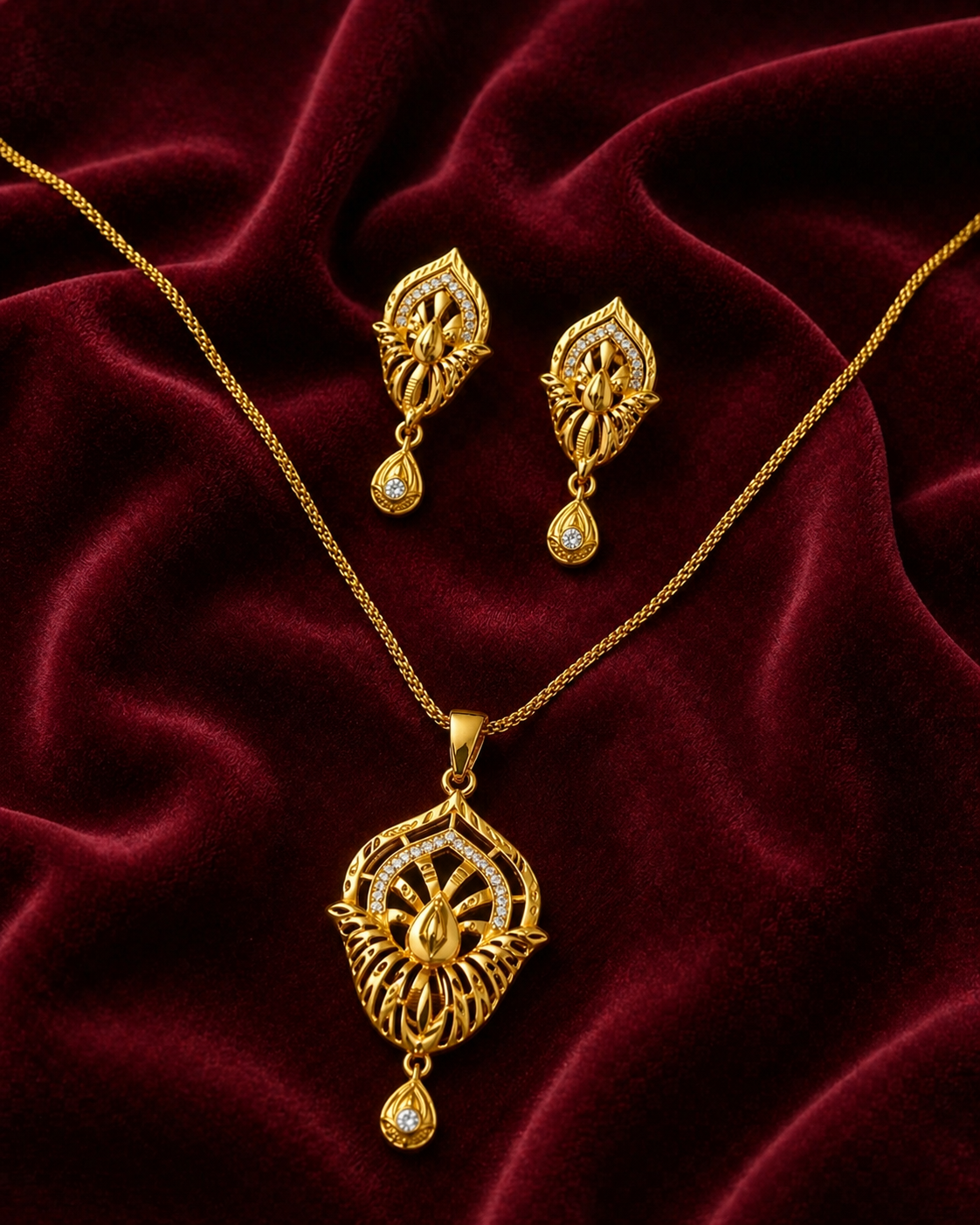 Royal Peacock Grace Pendant Set