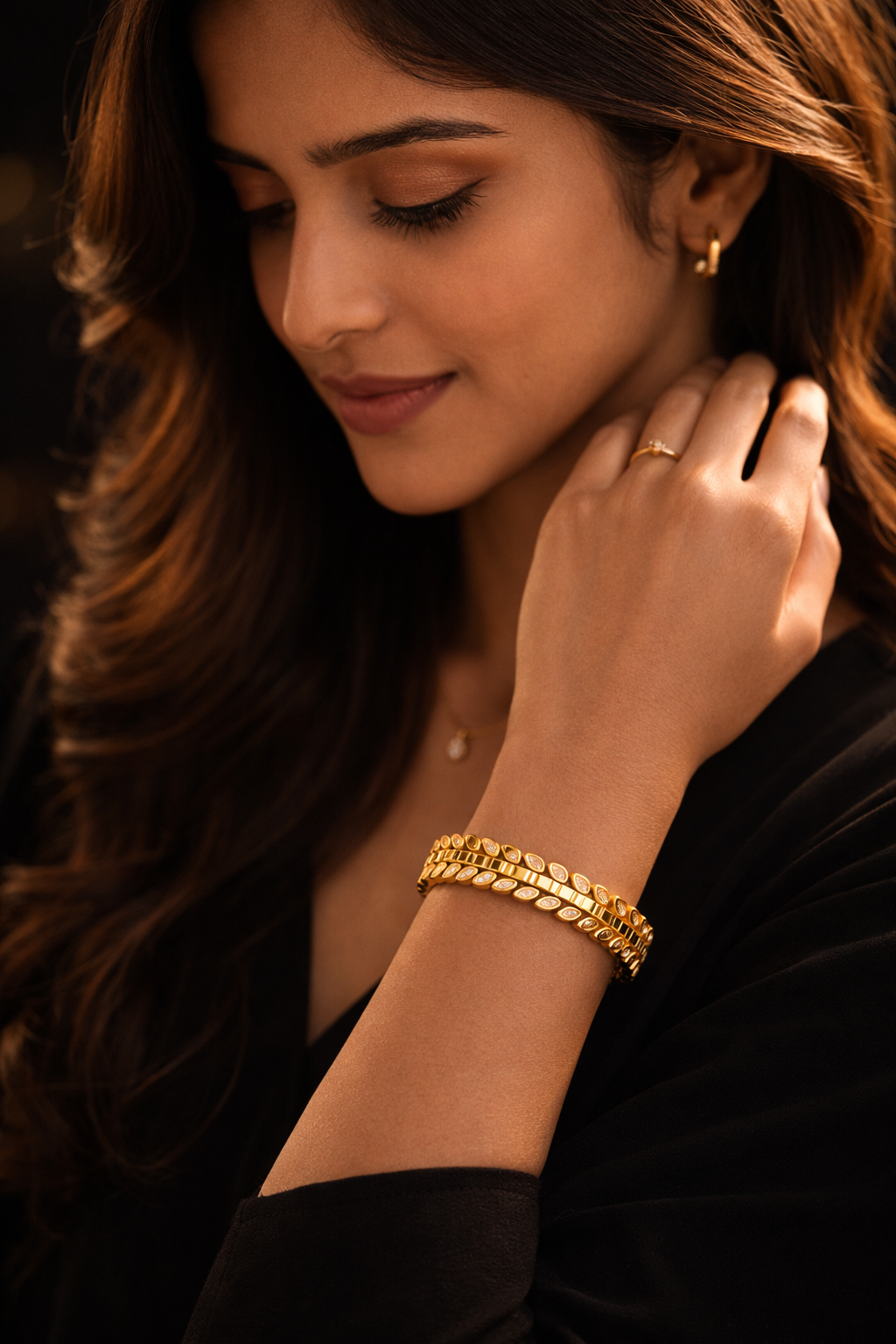 Luxurious Stainless Steel Anti Tarnish Signature Gold Leaf Designer Bracelet
