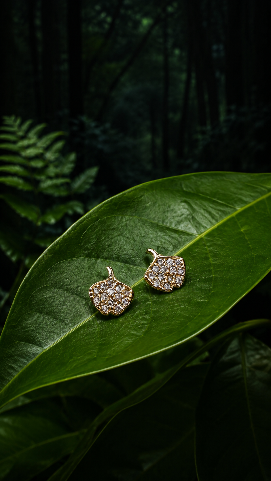 Leaf Pavé AD 316L Anti Tarnish Gold Stud Earrings