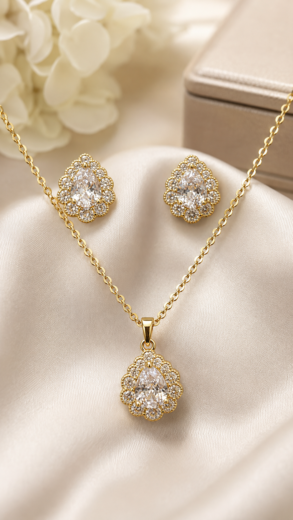 Aurelia Crest 316L Anti Tarnish AD Pendant Set