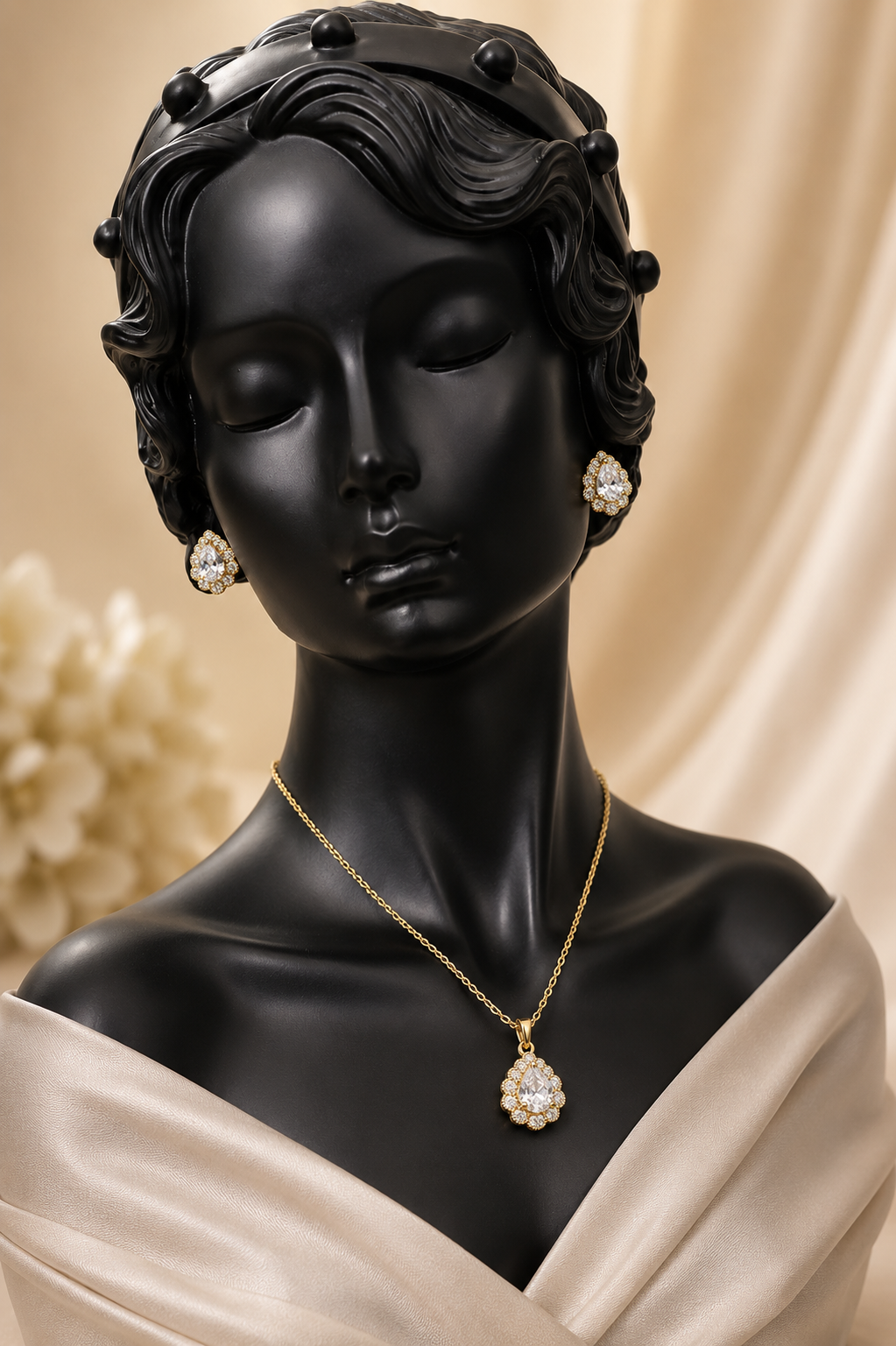 Aurelia Crest 316L Anti Tarnish AD Pendant Set
