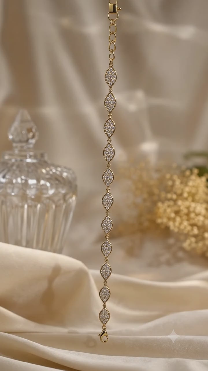 Lustra Leaf AD 316L Anti Tarnish Bracelet